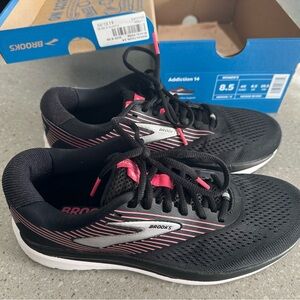 Brooks!! Brand NEW I grabbed the wrong size now to late to return.